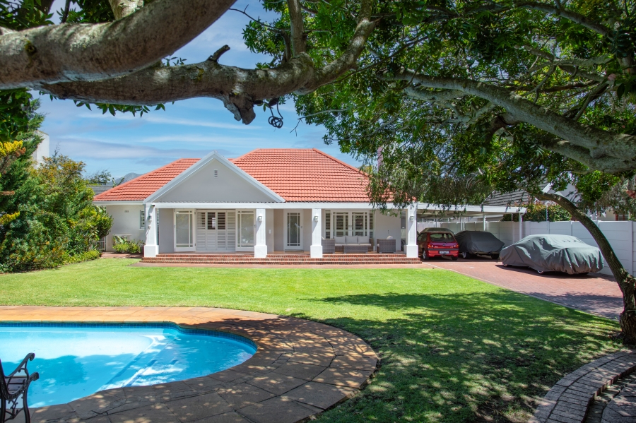 3 Bedroom Property for Sale in Bergvliet Western Cape